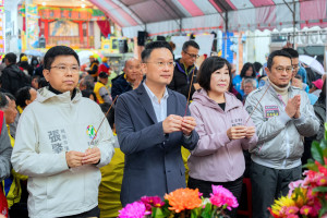 蘇副市長及貴賓們祈求桃園風調雨順。