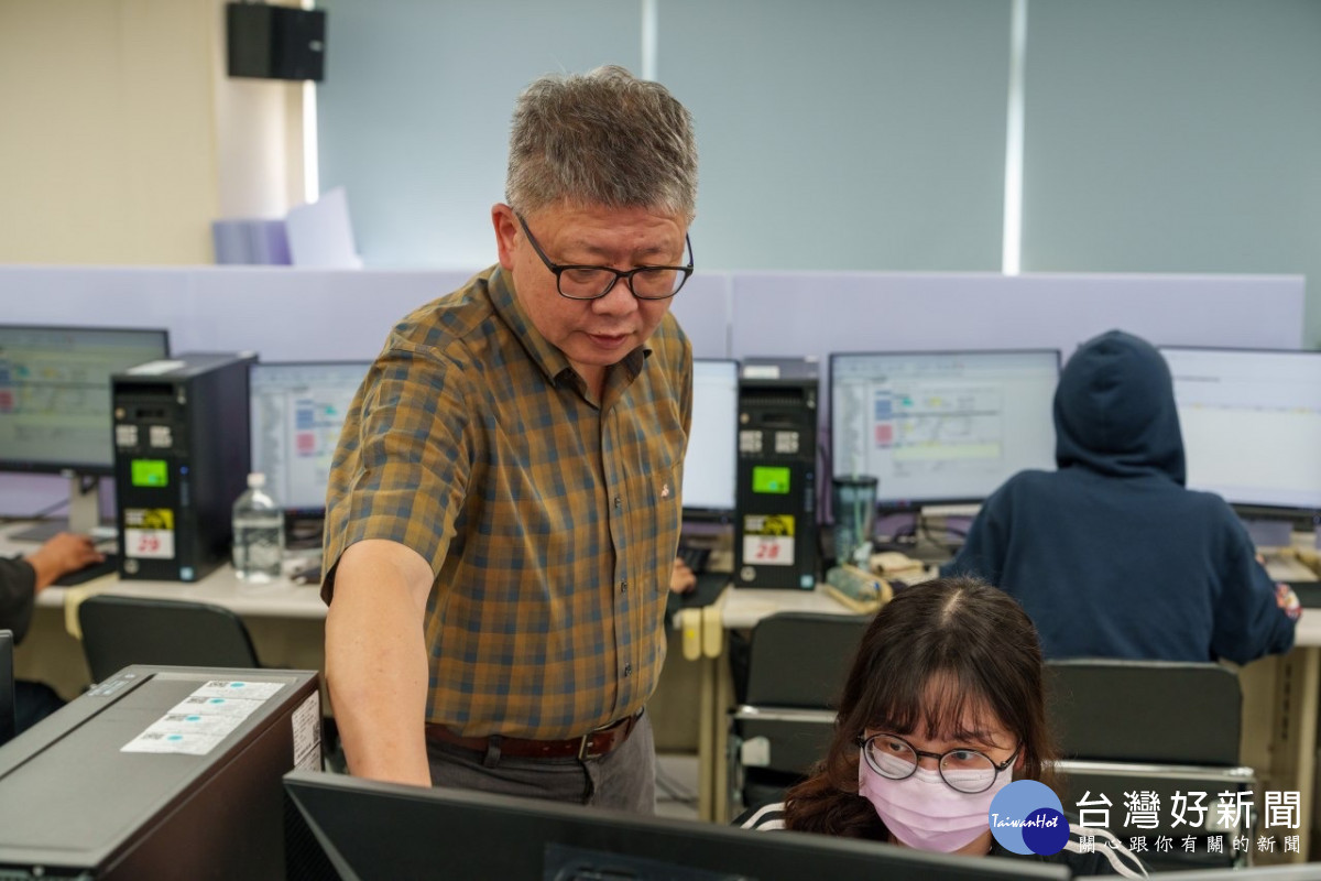 AI科技夯，桃竹苗分署開辦各項AI課程，助失待業民眾補充技能，贏在就業起跑點。