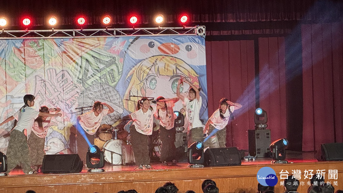 溪高企鵝盃歌唱大賽嗨翻全場　下一個「溪高五月天」正誕生