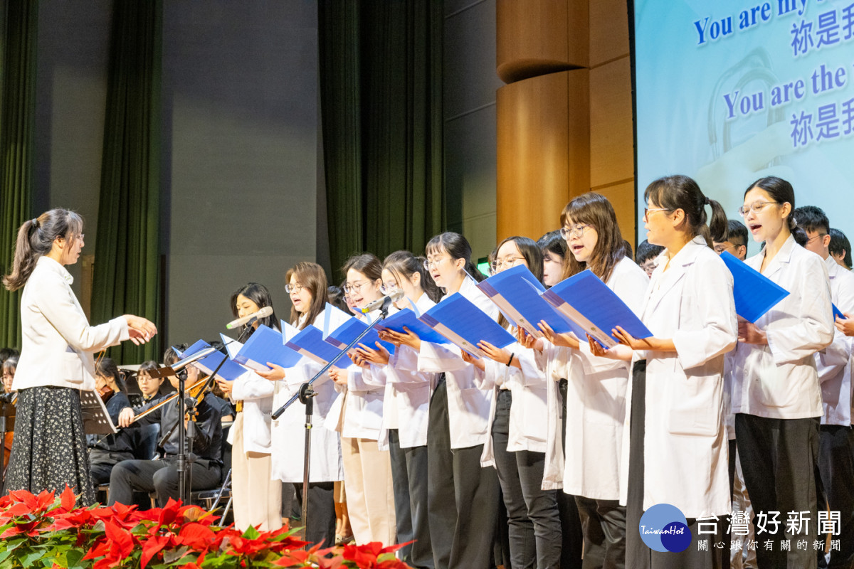 彰基醫學中心有1千多位醫師，總院長就任禮拜由女醫師詩班獻詩。圖／彰基醫院提供