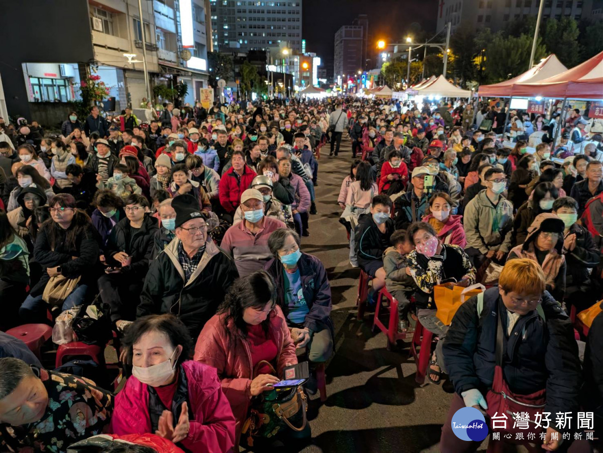 「馬到成功.喜滿門」彰化市跨年晚會嗨迎2026,數千民眾齊聚倒數。圖/彰化市公所提供