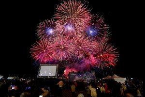 日月潭「潭然心動2026」跨年晚會，360秒煙火震撼全場。（日管處提供）