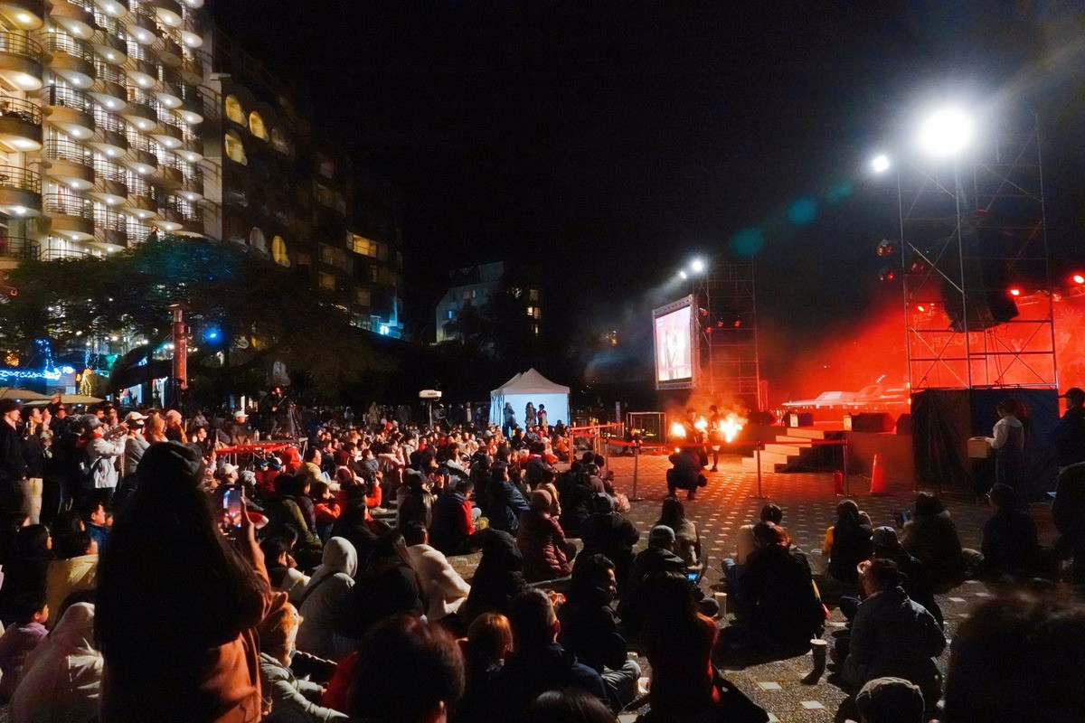 熱情的參與民眾，跨年晚會熱鬧滾滾！（日管處提供）