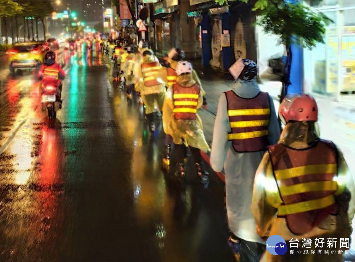 中原大學延續跨年傳統，齊力挑戰34公里參加2026總統府元旦升旗。