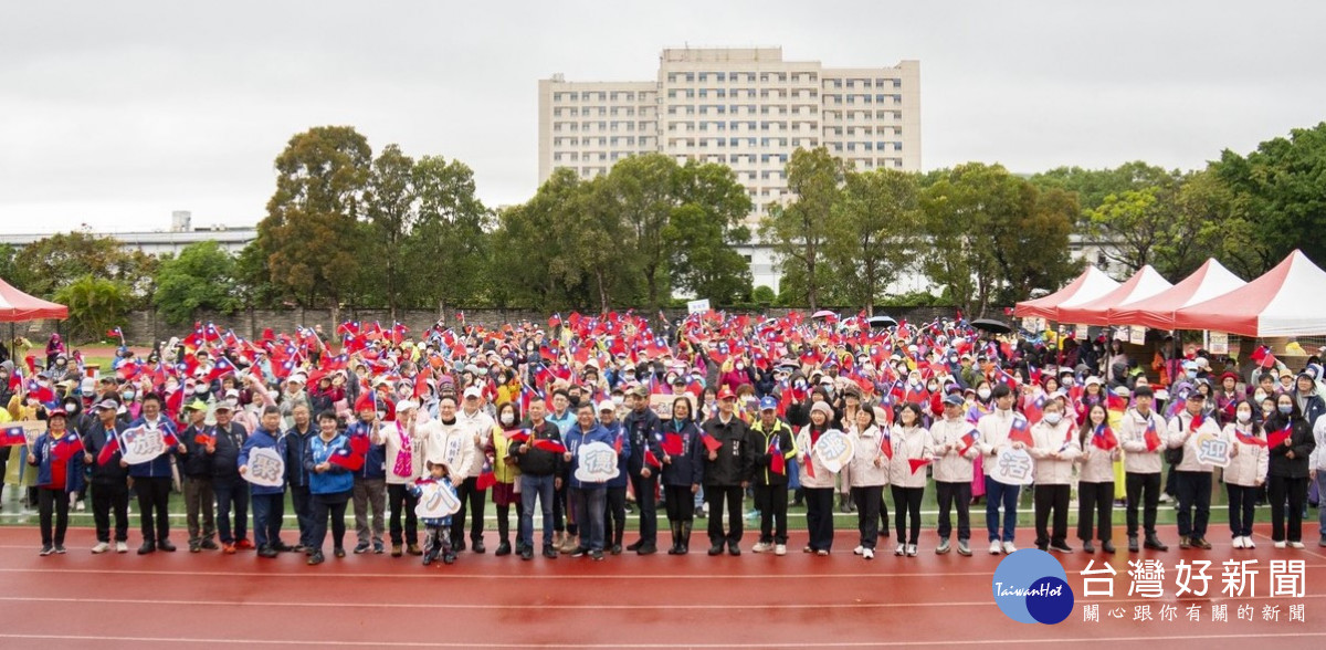 八德區元旦升旗傳遞希望與祝福。