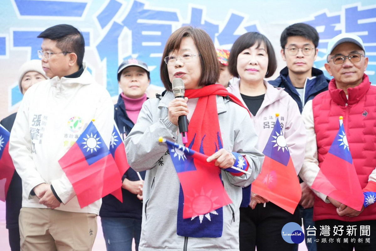 龍潭區長鄧昱綵致詞。