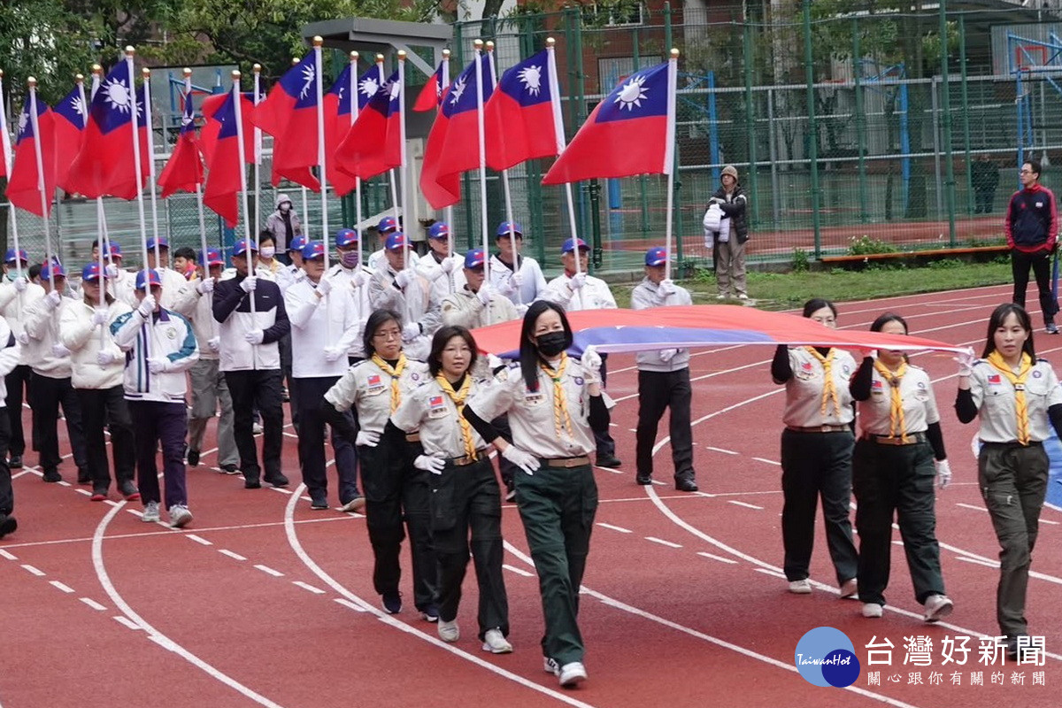 「蘆竹迎新，竹夢踏實」115年元旦升旗典禮國旗進場。<br />

