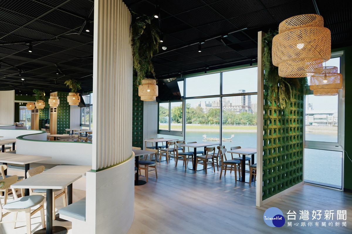 大湳滯洪池管理中心活化使用，水域景致與美食交織嶄現新風貌。<br />
