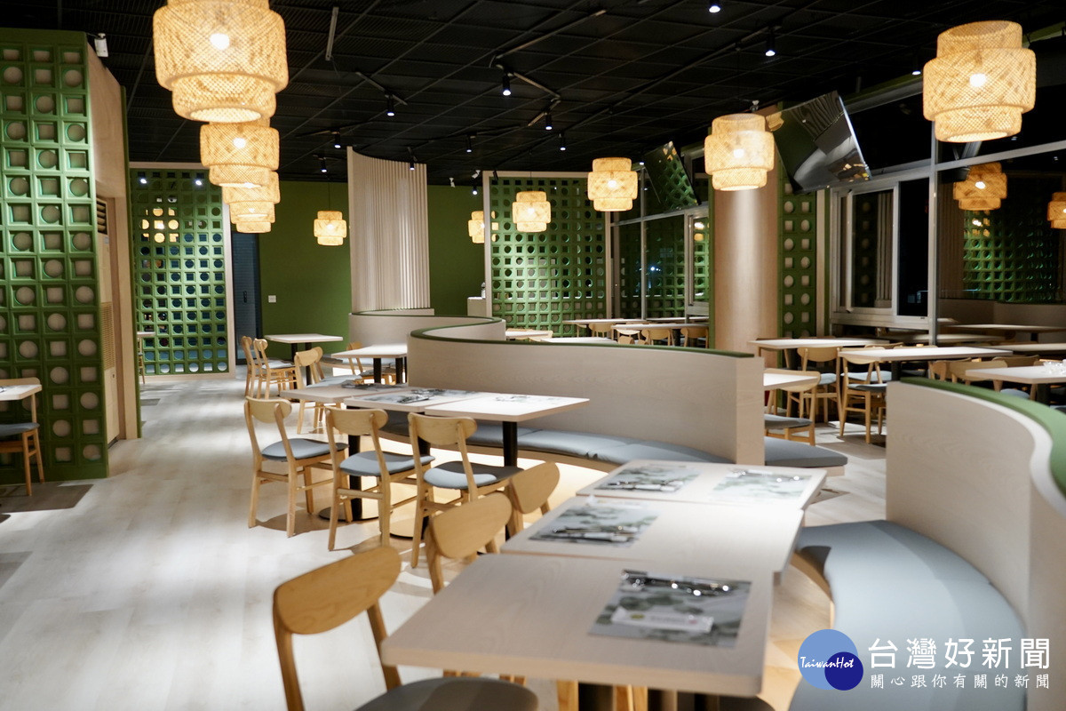 大湳滯洪池管理中心活化使用，水域景致與美食交織嶄現新風貌。<br />
