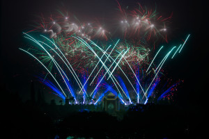 六福村「跨年 YA！派對 High 翻樂園夜」。