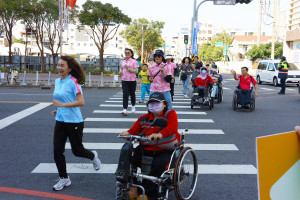 「為公益而跑，盲人環台活動」今天下午抵達嘉義市。（圖／嘉義市府提供）