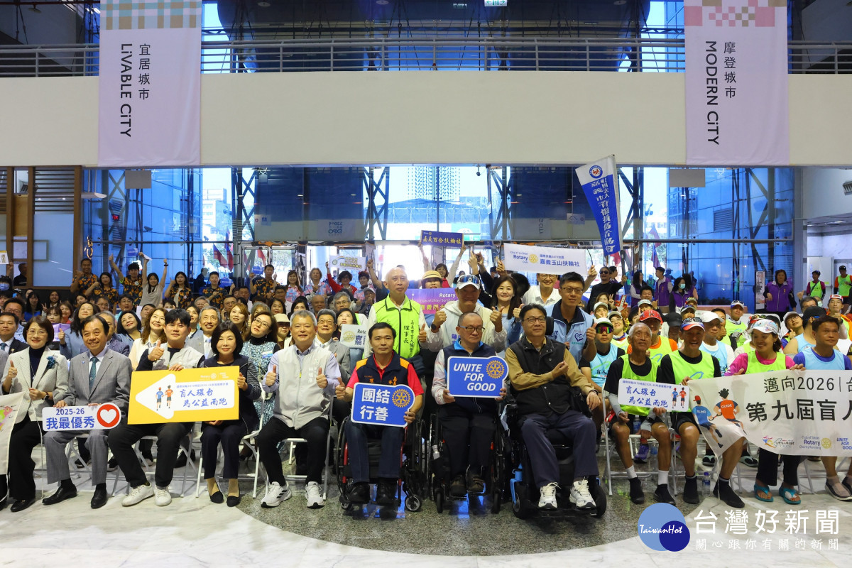 視障跑者今天下午抵達嘉義市府。（圖／嘉義市府提供）