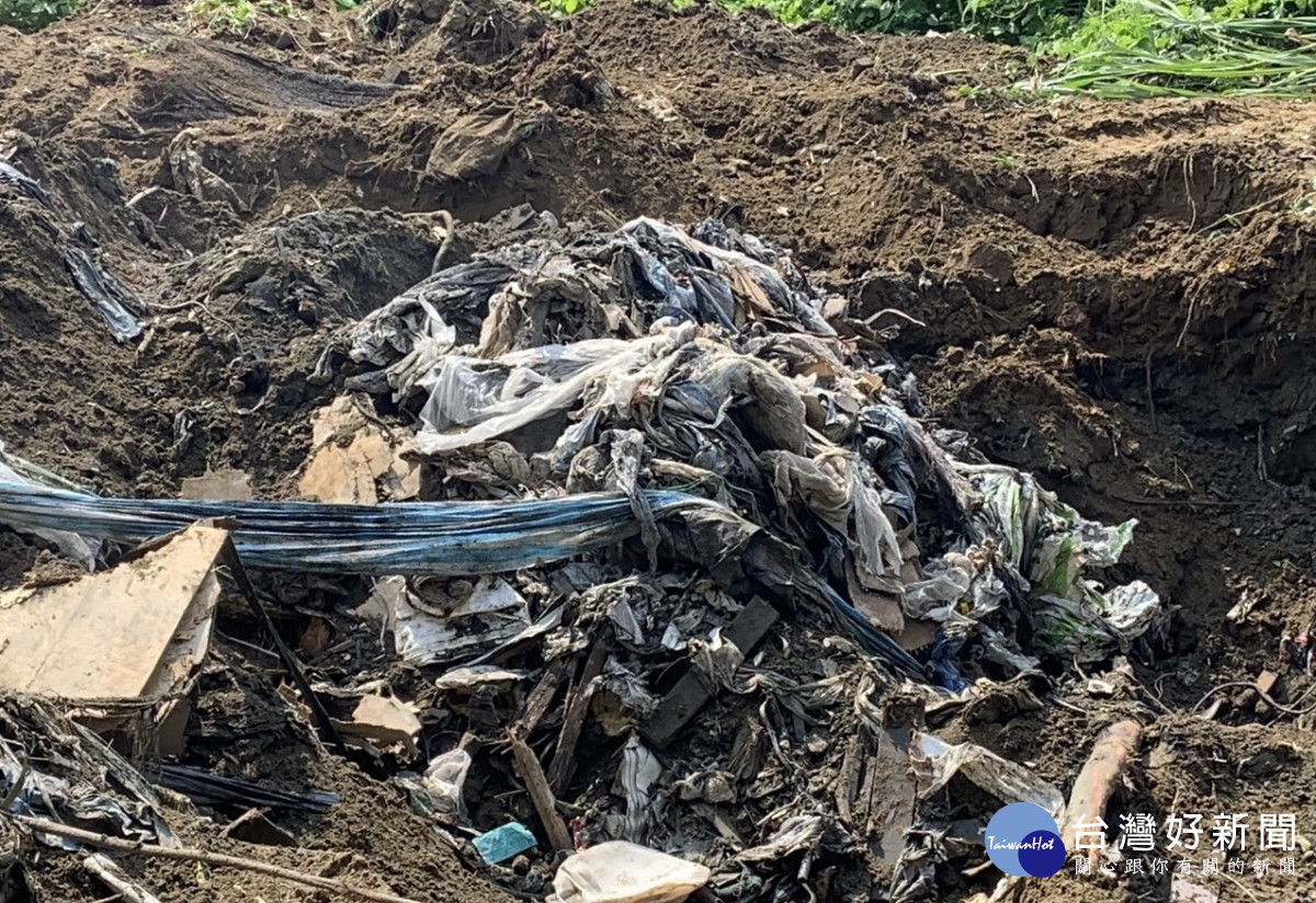 嘉義縣環保局聯手檢察、警政及河川管理機關，共同破獲跨嘉義、南投、彰化及雲林等縣市非法棄置廢棄物犯罪集團／嘉義縣府提供