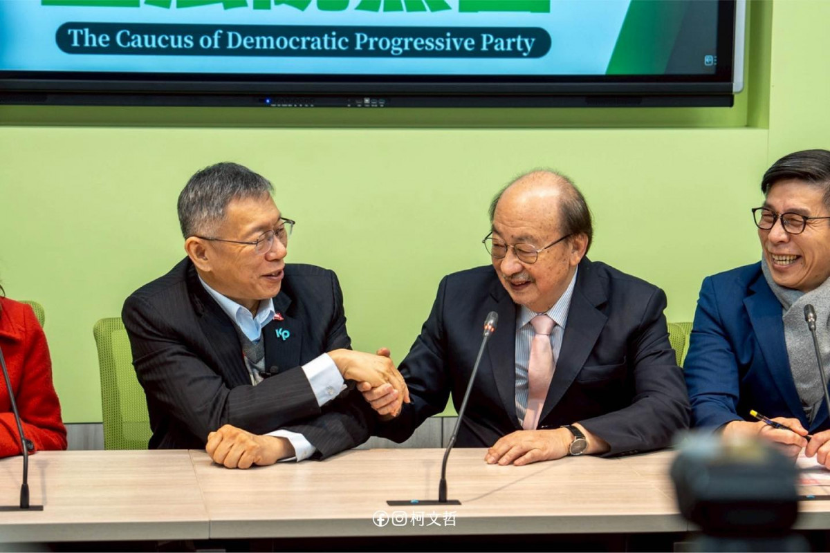 台灣民眾黨創黨暨前黨主席柯文哲（左）與民主進步黨立法院黨團總召柯建銘（中）。（圖／翻攝自柯文哲Facebook）