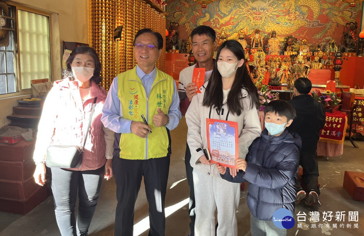彰化南瑤宮表揚優秀學子，林世賢分享古蹟「修舊如舊」理念。圖記／者鄧富珍攝