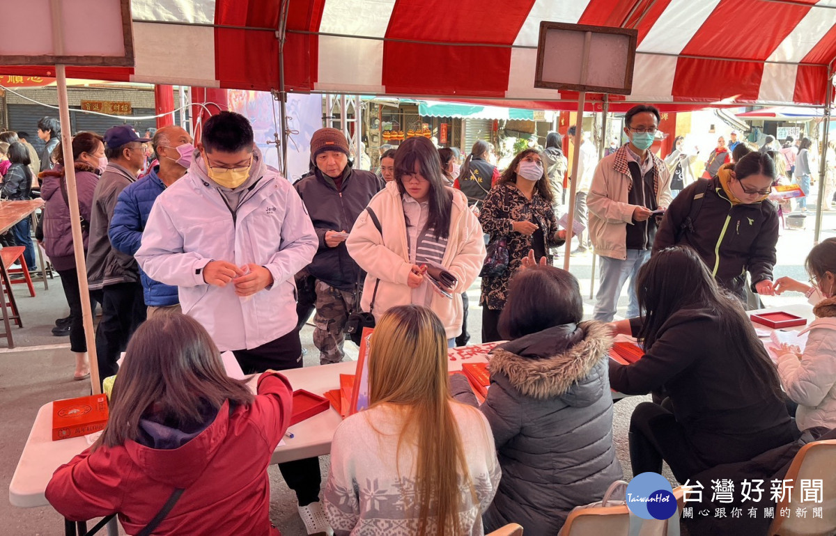 彰化南瑤宮表揚優秀學子，林世賢分享古蹟「修舊如舊」理念。圖記／者鄧富珍攝