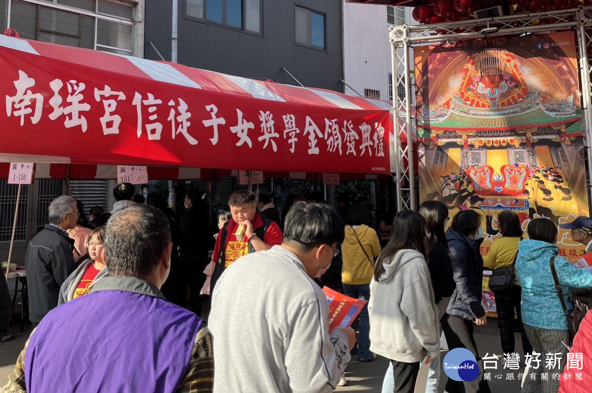 彰化南瑤宮表揚優秀學子，林世賢分享古蹟「修舊如舊」理念。圖記／者鄧富珍攝