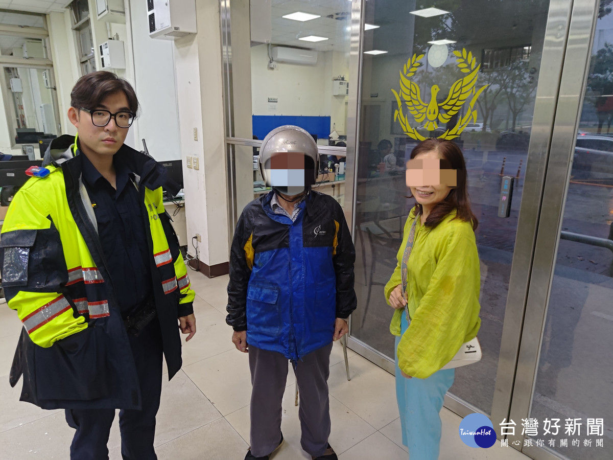 失智翁雨中迷途，中壢警即時尋回平安返家。