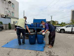 機關學校委外清運廚餘作業。