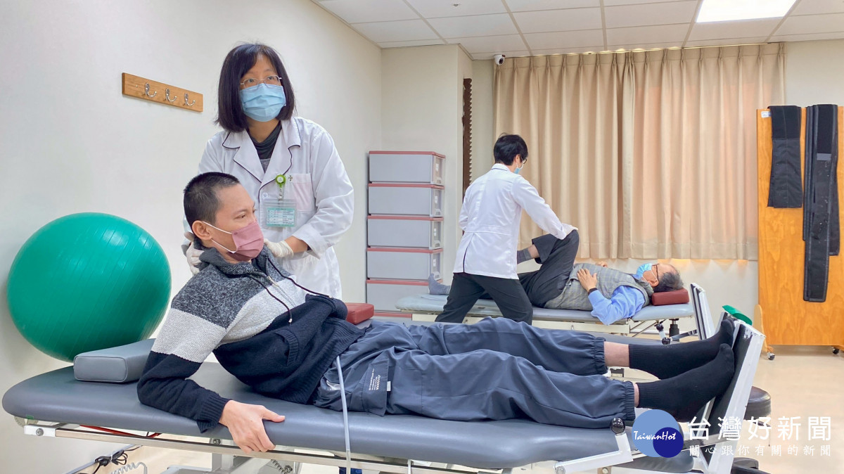 彰化秀傳醫院復健科全新啟用，進駐癌醫中心打造安全舒適復健環境。圖／秀傳醫院提供