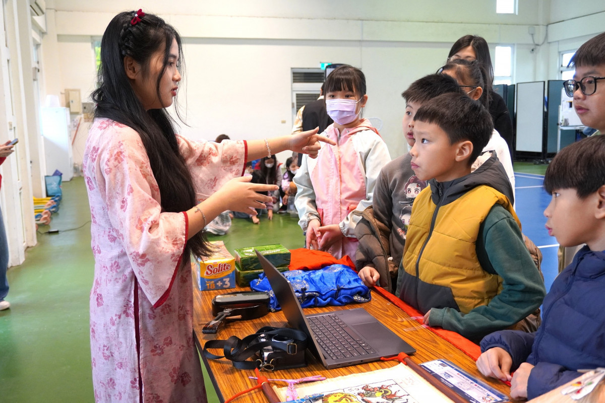 學童在遊戲中認識異國文化