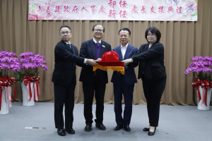 嘉義縣議會人事室主任徐嬿玲(右一)接任人事處長／嘉義縣府提供