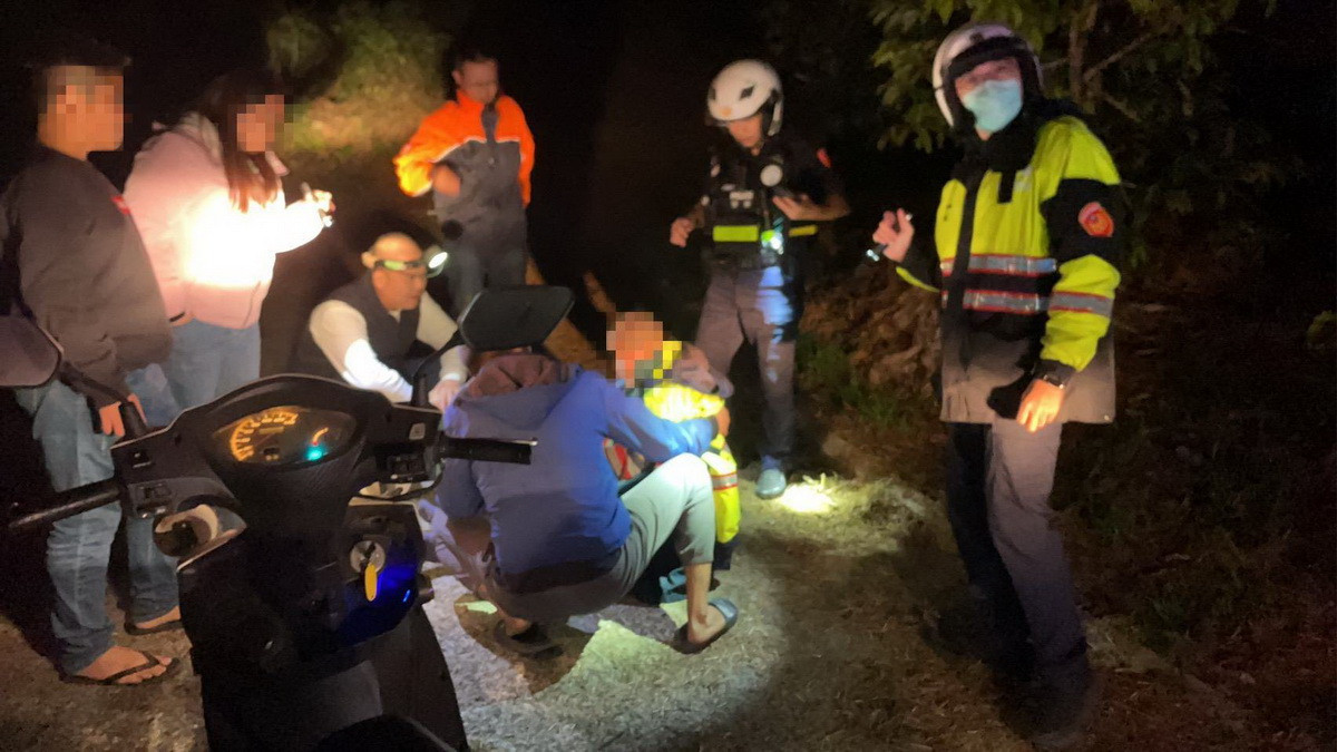 警消熱心民眾齊出動找到迷路長者。(竹山分局提供)