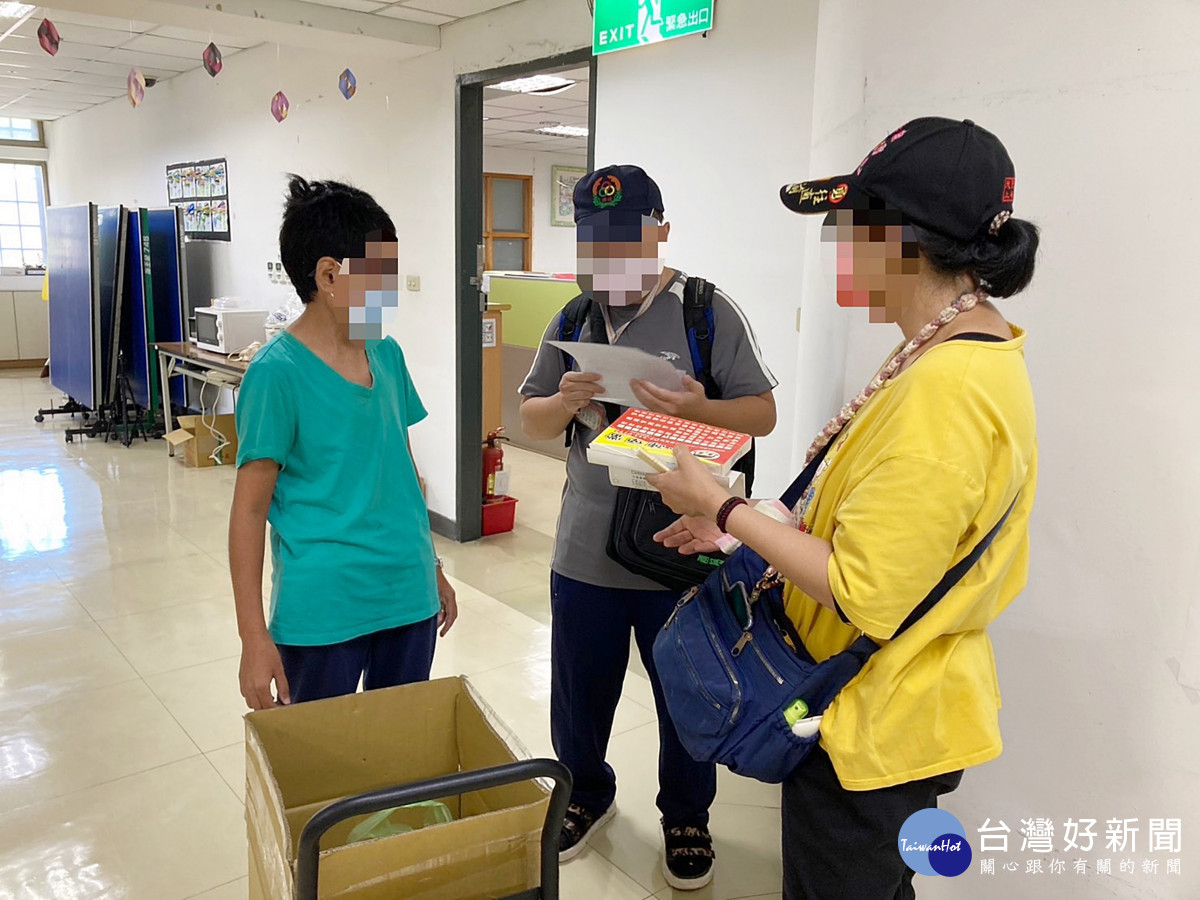 送餐工作訓練坊成員執行便當配送任務，實際體驗完整工作流程