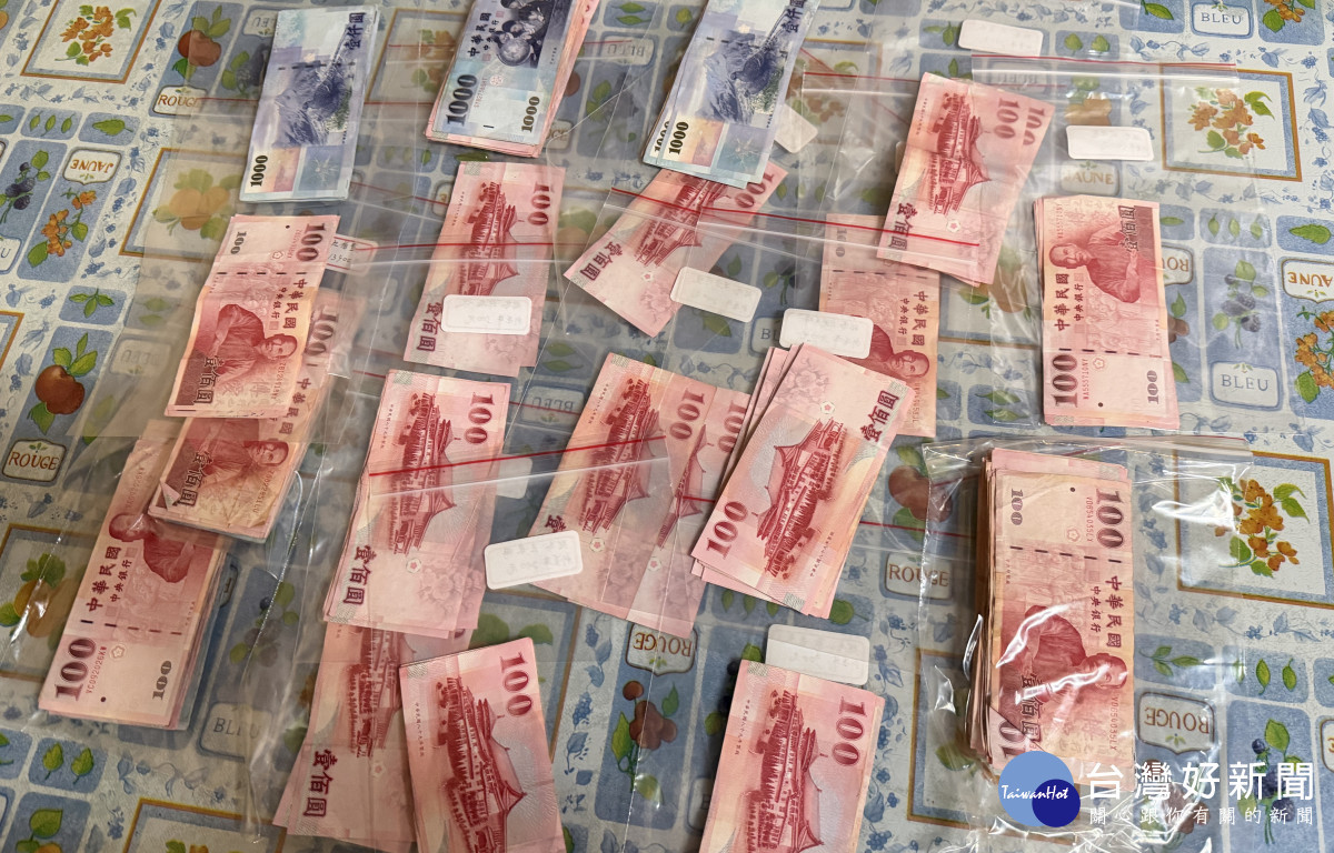 當場查扣賭資新臺幣近7萬元。