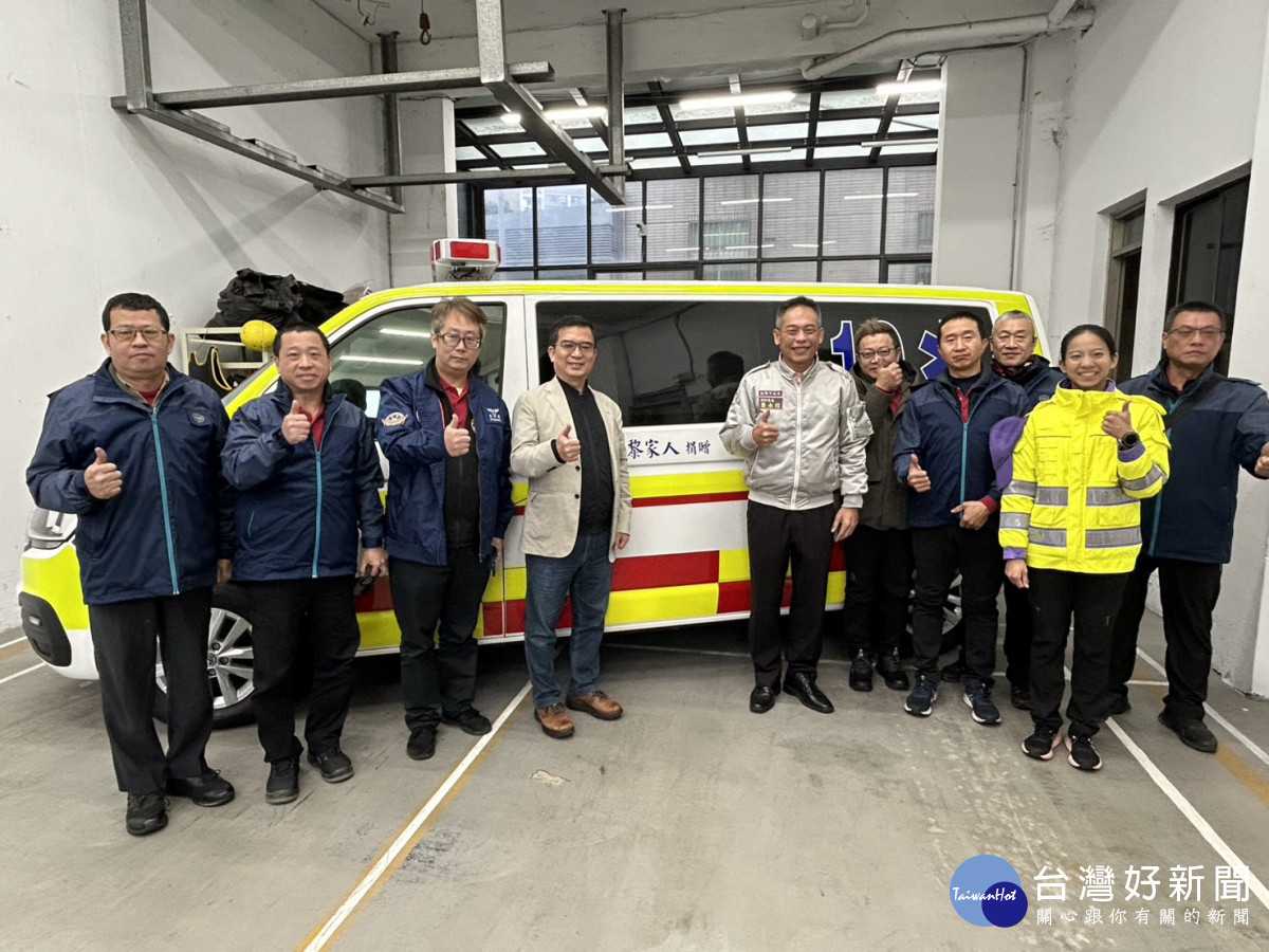 聖宗學堂捐贈救護車儀式合影。