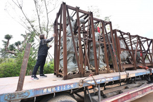 媽祖園區建設再進一步，王惠美赴苗栗迎回3尊石雕聖像。圖／彰化縣政府提供