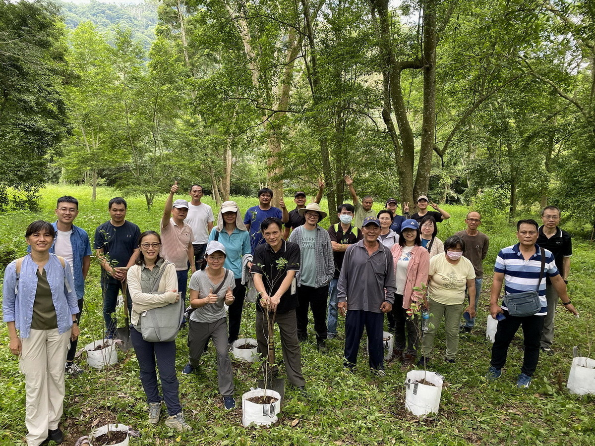 學員參加林下經濟臺灣山茶課程。（林保署南投分署提供）