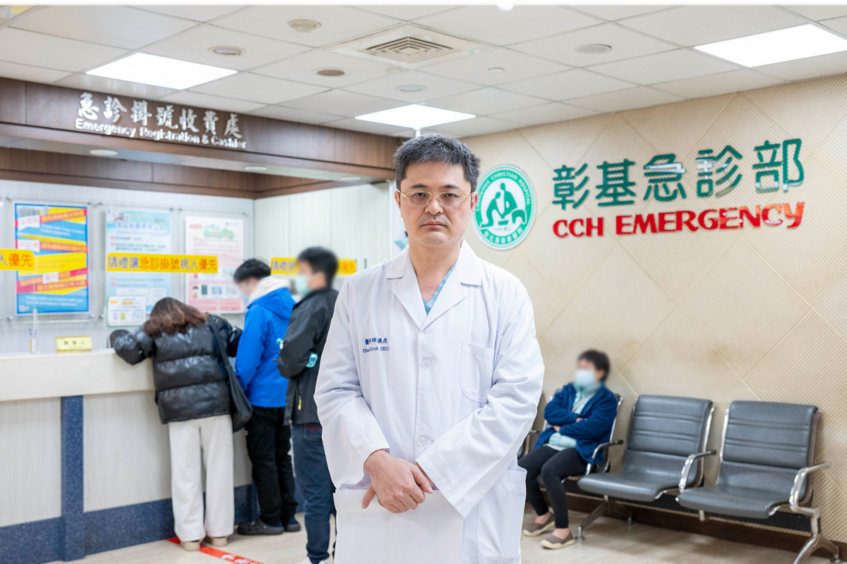 彰基急診暨重症醫學部邱俊杰主任，籲請民眾天冷期間務必注意血壓控制與保暖。圖／彰基醫院提供