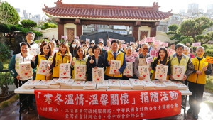 捐白米濟貧。林重鎣