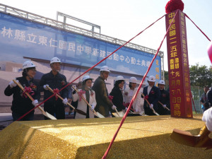 雲林縣虎尾鎮東仁國中今天舉行新建學生活動中心動土典禮／翻攝照片