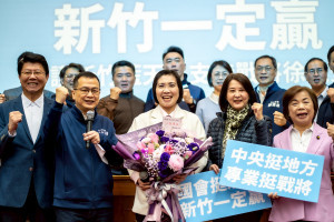 立委們送上祝福，齊聲力挺徐欣瑩參選新竹縣長。