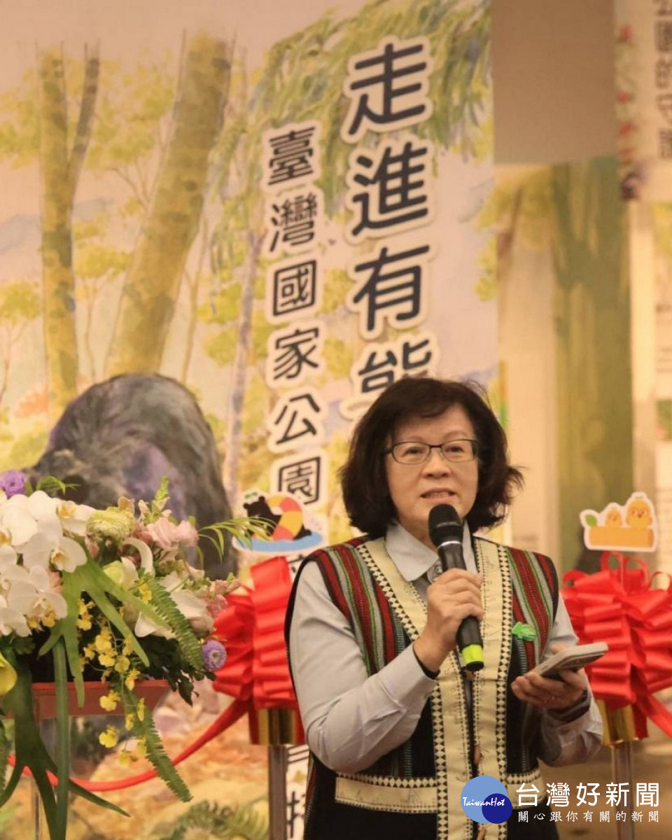 玉山國家公園管理處長盧淑妃邀請民眾於市區近距離認識臺灣森林中的靈魂角色─臺灣黑熊，推廣臺灣黑熊生態保育。（玉管處提供）