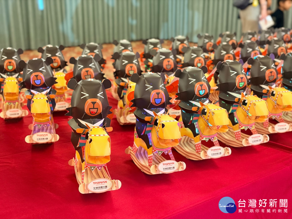 2026台灣燈會主燈「光沐—世界的阿里山」及小提燈「喔熊馬抵嘉」造型亮相／嘉縣府提供