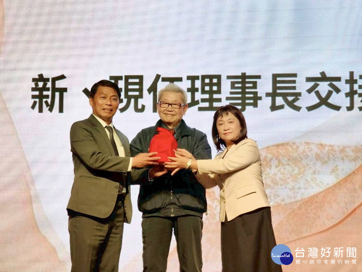 大葉校友總會第十四屆理事長交接   陳妙花校長接任 攜手校友共創新局