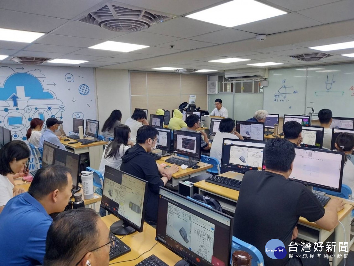 桃竹苗分署委託轄區優質辦訓單位開辦職訓課程，助民眾提升技能，順利邁向職場。