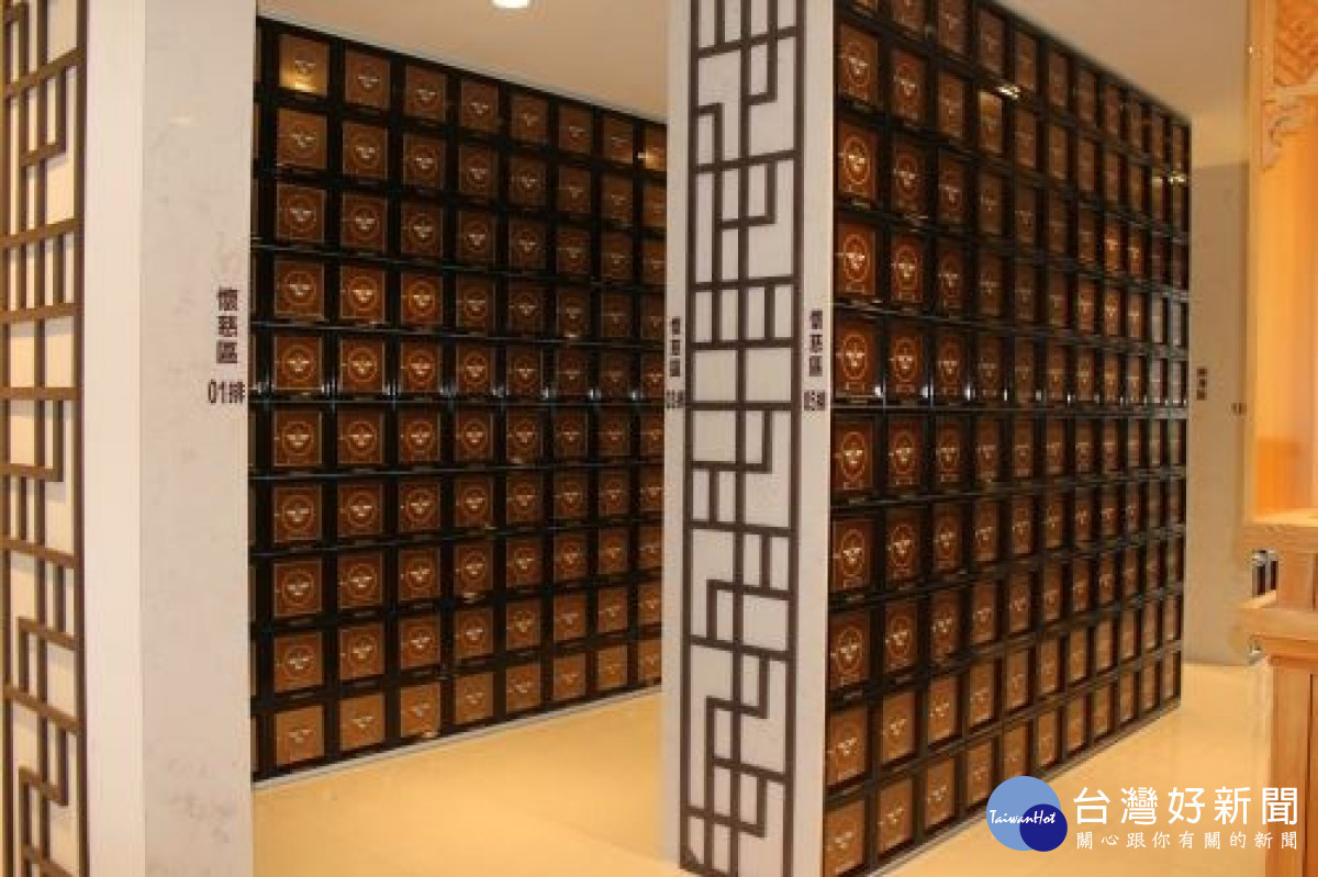 納骨塔內一隅。