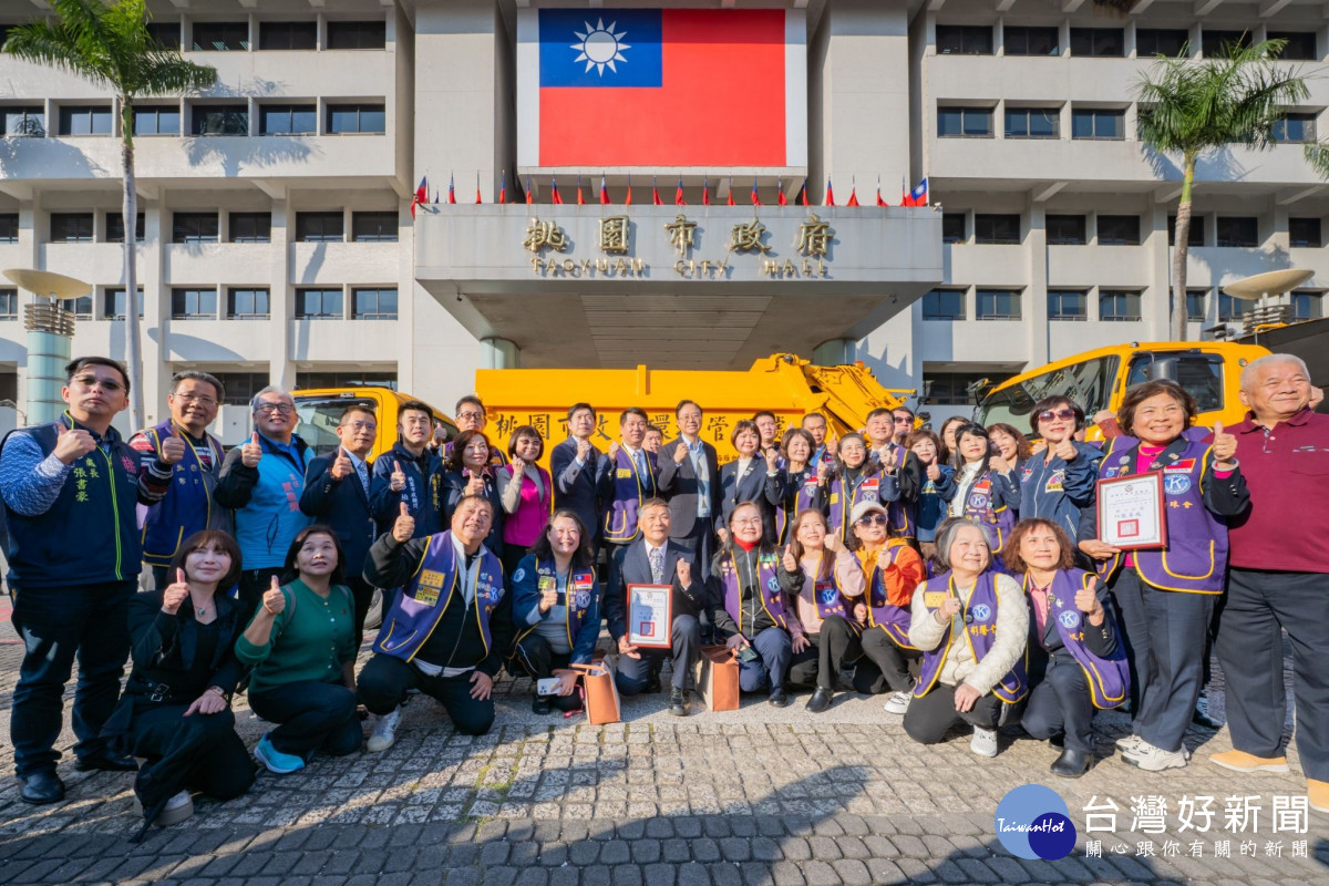 張市長與海雁國際同濟會代表合照。