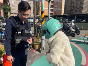 老婦市區迷途，中壢警關懷協助返家。