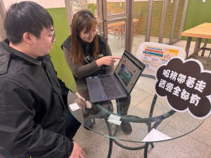 勞動部「減班休息勞工再充電計畫」協助實施減班休息的勞工在工時調整期間，持續精進專業技能，每月最高可申請訓練津貼1萬6,300元