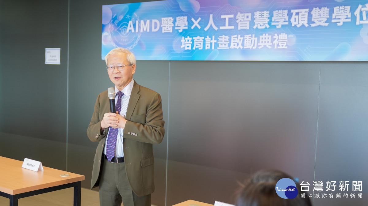 湯明哲校長期勉AIMD學碩雙學位的同學，未來成為能駕馭AI的醫師