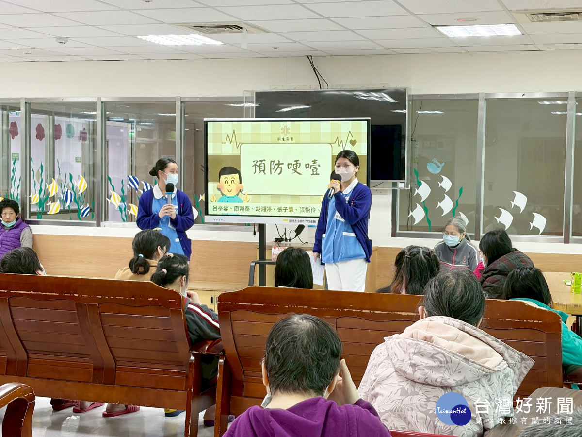 實習護生進行預防哽噎團體衛教。(桃療提供）