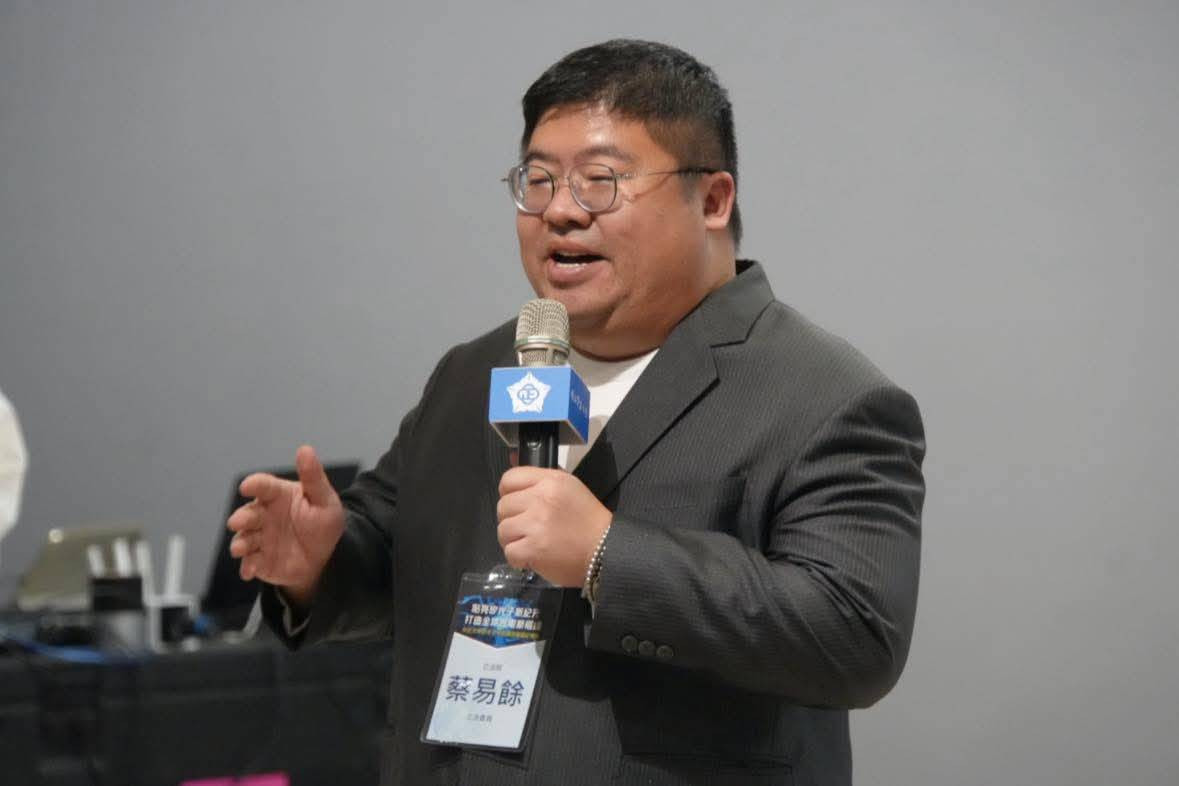 民主進步黨籍立法委員蔡易餘。（圖／資料照片，圖源：翻攝自Facebook帳號蔡易餘 家己人）