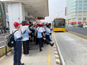 嘉義市電動公車人氣駕駛選拔開跑，民眾搭公車投票即可參加抽獎／嘉義市府提供