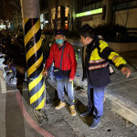 老翁深夜體力不支路邊休息，楊梅警即時關懷護送返家。