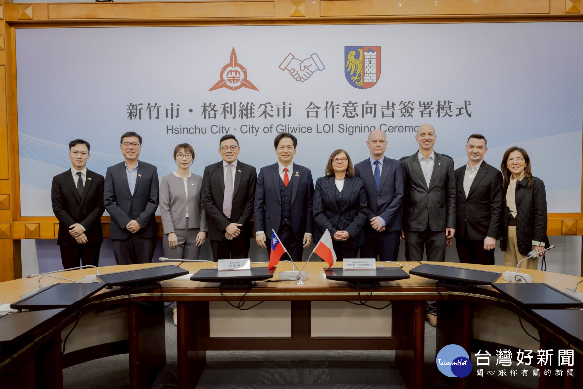 波蘭格利維采市拜會市府。